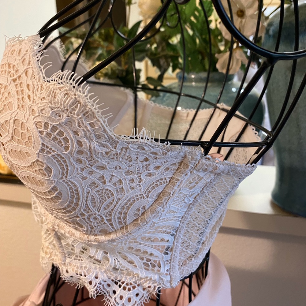 Victoria's Secret Ivory Lace Bustier Bralette - Picture 6 of 8